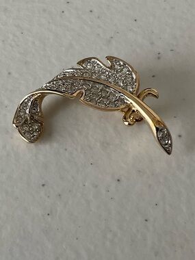Gold Tone Crystal Leaf Brooch